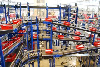 Det sendes rundt 800 millioner brev i året i Norge. Bare fem prosent av dem er fra privatpersoner. Posten Norge automatiserer og sentraliserer for å hevde seg i konkurransen. Foto: Ragnhild lunner