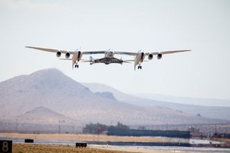 VSS Unity og VMS Eve på captive carry-test 8. september. Bilde: Virgin Galactic