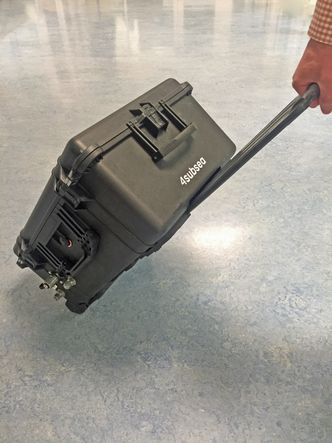 Portable Annulus Tester ser ut som en trillekoffert. Den inneholder datamaskin og software, og gjør at man sparer ingeniørtimer på oljeplattformer. Foto: 4 Subsea