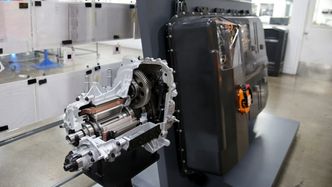 Elmotoren og batteriet som sitter i Opel Ampera-e. Foto: Per Erlien Dalløkken