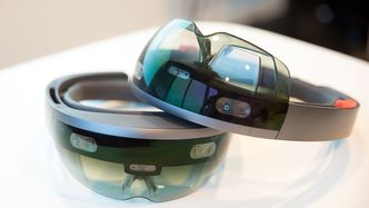 Slik ser utviklerversjonen av Hololens-brillene ut. De ble lansert i fjor med en prislapp på 3 000 dollar. Foto: Kurt Lekanger, digi.no