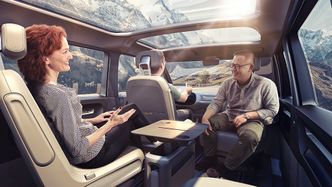 Det er tydeligvis ikke behov for å bruke sikkerhetsseler i fremtidens minibuss. Foto: Volkswagen