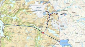 Lulesamer vil overføre svensk vann til kjempekraftverk ved Sulitjelma i Fauske i Nordland. De røde prikkene er inntak, den svarte firkanten er kraftstasjon mens den blå linjen viser vannvei. Foto: Musken Senter/Multiconsult