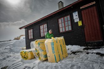 DNTs hytte på Høgevarde er værutsatt og ligger langt utenfor allfarvei. Foto: Paal-Andre Schwital