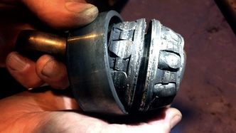 Dette nedslitte lageret på halerotorakslingen var den utløsende årsaken til ulykken i jula. Foto: AAIB