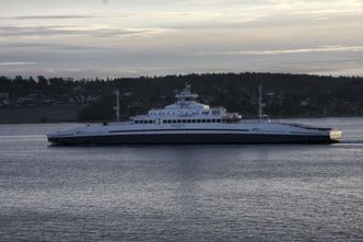 Bastø IV på vei mot Moss. Den fergen er bygget ved Sefine-verfet i Tyrkia. Bastø V leveres fra Sefine i mars 2017. Foto: Tore Stensvold
