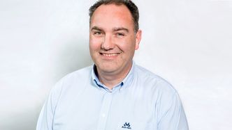 Morten Svarverud er kommunalsjef for helse og omsorg i Bærum kommune. Han er strålende fornøyd med de tekniske løsningene Telenor nå skal levere. Foto: Presefoto