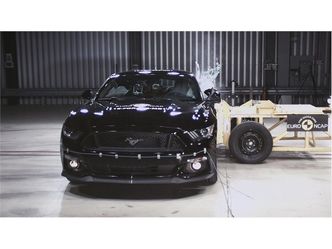Sidekollisjontesting av Ford Mustang. Foto: Euro NCAP