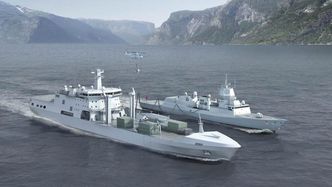 Illustrasjon av det kommende logistikkfartøyet KNM Maud sammen med en fregatt i Fridtjof Nansen-klassen og et NH90-helikopter. Foto: Forsvaret