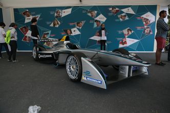 Formel E-lagene må følge de samme reglene, og kan ikke gjøre endringer til chassiset. Foto: Wikimedia Commons/mrjohncummings/CC S-A 3.0