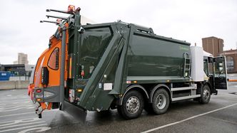 1. oktober i år skal to tilsvarende elektriske renovasjonsbiler settes i drift i Sarpsborg. Foto: Per Erlien Dalløkken