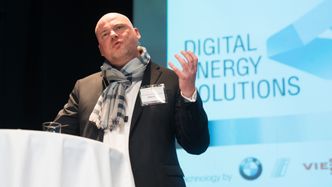 Andreas Klugescheid, Head of Steering Government and External Affairs, BMW, under foredrag på Nordic EV Summit. Foto: Eirik Helland Urke
