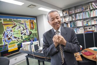 Roboter skal støtte og hjelpe mennesket, ikke stjele arbeidet fra oss, mener professor Minoru Asada. Foto: Nils Olav Mevatne