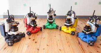 I fremtiden er det trolig at roboter brukes overalt, som disse små satelittrobotene, som kan speide etter hindringer på veien. Foto: Nils Olav Mevatne