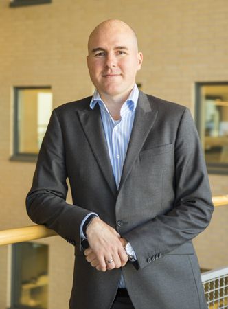 Eirik Moen i NTT Security tar til orde for at bedrifter må begynne å dekryptere de ansattes HTTPS-trafikk. Men han sier at han forstår motforestillingene. Bilde: NTT Security