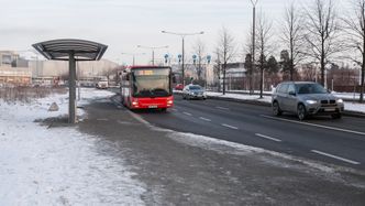Ingen vet når Fornebubanen vil stå klar, så arbeidstakere og beboere på Fornebu må trolig belage seg på buss i mange år tid. Foto: Mari Gisvold Garathun