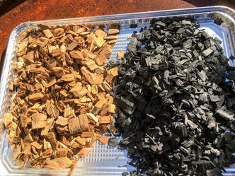 Fra tre til trekull: Når tre varmes opp uten at det kommer oksygen til får vi trekull som er et svært godt reduksjonsmiddel for å fjerne oksygen som er bundet til silisium. Foto: Elkem