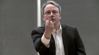 Linux-oppfinner Linus Torvalds er en kontroversiell karakter, men har allikevel tatt Linux fra hjemmekontoret til verdensmarkedet.