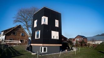 To av etasjene har en høyde på 2,40 meter, mens midt-etasjen er hele 2,70 meter høy. Foto: Eirik Helland Urke