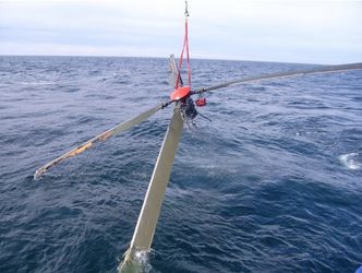 Hevingen av hovedrotoren på Bond-helikopteret som havarerte i 2009.  Foto: AIBN