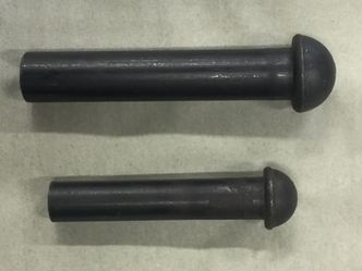 BEA Mek på Rakkestad klarte etter mye frem og tilbake å lage nagler som kunne brukes til å feste sammen de gamle, og nye delene av brua. Foto: BEA mek