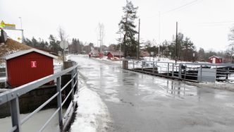 Den 19 meter lange brua skulle koste 2,4 millioner kroner å restaurere, men ente opp med å koste hele 7,5 millioner. Foto: Mari Gisvold