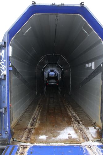 Bilene kan kjøre rett inn på toget. Foto: Tore Stensvold