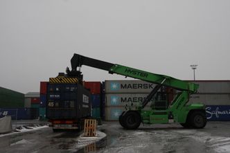 Darmmen havn har som mål å elektrifisere flere kraner og lifter for å minimere utslipp. Foto: Tore Stensvold