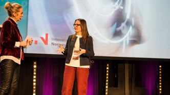 Nuria Espallargas og Anita Krohn Traaseth. Foto: Mathias Klingenberg