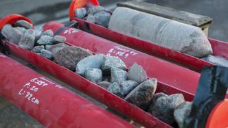 Jo mer småstein og løsmasser som hentes opp jo vanskeligere forventes arbeidet med tunnelen å bli. Foto: Mari Gisvold