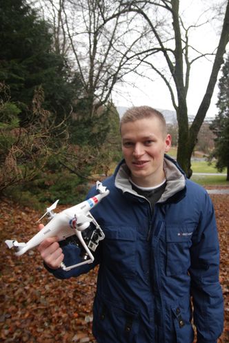 Hillesland tok i bruk droner for å inspiserer kirketårnet ved Selje kloster i Sogn og Fjordane. Foto: Solfrid T. Langeland, UiB
