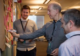 Fra venstre: Kristian Skønberg Løvik, Steen Raabjerg og Henrik Lund-Hanssen. Foto: STIG B FIKSDAL