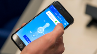 Denne appen fra Philips Lighting lar brukerne i bygget The Edge kontrollere lokale forhold som lys og temperatur. Appen leser en kode som sendes ut fra LED-lampen for å vite nøyaktig hvor i bygget mobilen befinner seg.
