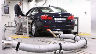 Avgasstesting av BMW 530d i 2010. Foto: Jens KŸsters/ADAC