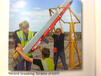 Aas skyter opp egenbygd rakett under studiene i Nederland. Foto: Privat