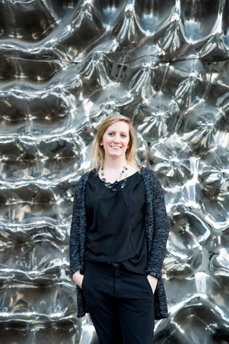 Det er viktig for romteknolog Christina Aas å formidle til unge i dag at romfartsverdenen ikke først og fremst består av genier, men av folk som liker fagfeltet og jobber hardt for å nå målene sine. Foto: Ihne Pedersen