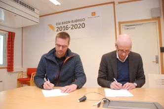 Prosjektleder Bjarte Næss i Skanska og regionvegsjef Per Morten Lund Foto: Statens vegvesen