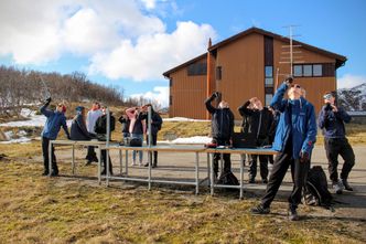 Radiokontakt: Satellittene må ha radiokontakt med bakken når de nærmer seg bakken ifølge reglene