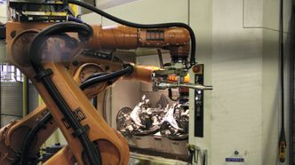 Raufoss Technology er en mønsterbedrift og satser tungt på digitalisering og robotisering. Bilde:  Tore Stensvold