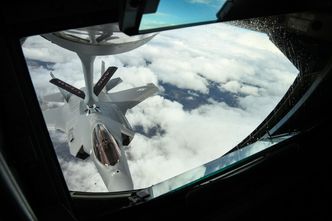En F-35A fra Hill kobler seg på en KC-135 Stratotanker over øvingsfeltet i Utah. Foto: Ronald Bradshaw