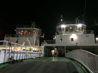 MF Melshorn og MF Vardehorn side om side ved Havyard der det ble installert 520 kWh batteripakke i hver av dem. Foto: Torghatten Nord