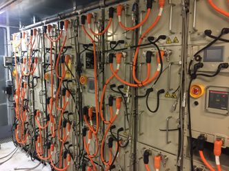 Torghatten Nord fikk levert den første batteripakken fra PBES. Den er på 520 kWh. Foto: Torghatten Nord