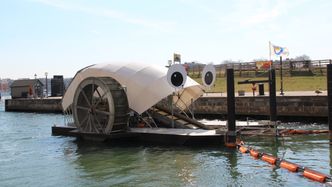 Dette vannhjulet har spist søppel i Baltimores havneområde i over fire år. Bilde: Courtesy of Waterfront Partnership of Baltimore