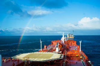 Navion Hispania laster på Norne-feltet. Skipet er nå 18 år gammelt og nærmer seg pensjonsalder for operasjon på norske felt. Det kan bli erstattet av en av de fire nye Teekay planlegger. Foto: Teekay