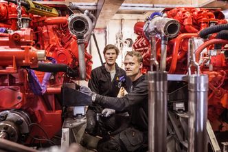 Ingeniørene Adrian Falk og Jonas Mossberg har hatt ansvaret for konstruksjon og design med tanke på styrkeberegninger. Foto: Stefan Estassy