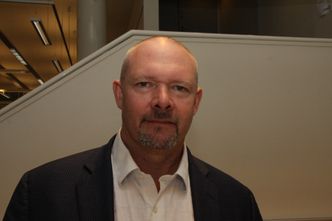 Grunnlegger av PBES, Brent Perry, sier at utviklingsavdelingen flytter til Trondheim. Foto: Tore Stensvold