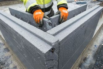 Ferdigkappede hjørneelementer fører til betydelig tidsbesparelse. Foto: Paal-André Schwital