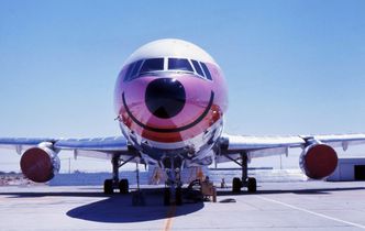 Airbus er selvsagt ikke først ute med flyglis. For eksempel var Pacific Southwest Airlines (PSA), som gikk inn for snart 30 år siden, kjent for sine smilende fly.   Foto: Wikimedia commons