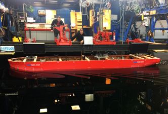 Et containerskipsskrog og et tankskipskrog ble testet med og uten asymmetrisk akterende og viste 3-3,5 prosent drivstoffbesparelse. Foto: DNV GL