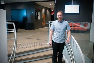 Kim André Larsen, leder for geoteknikk i COWI, kommer fra Danmark og har jobbet med store infrastruktur-prosjekter over hele verden. Nå søker han nye kollegaer. Foto: Story Labs